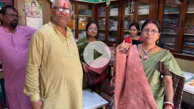 कोडरमा: भाजपा जिलाध्यक्ष ने पार्टी पदाधिकारियों को खादी वस्त्र भेंट कर स्वदेशी का संदेश दिया