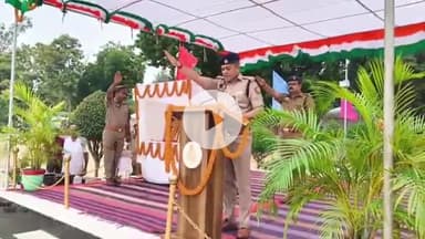 जौनपुर: पुलिस लाइन में एसपी ने अधिकारियों और कर्मचारियों को दिलाई सत्य, अहिंसा और देश सेवा की शपथ