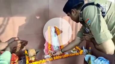देहरादून: देहरादून के एसएसपी अजय सिंह ने विजयदशमी के मौके पर पुलिस लाइन में किया शस्त्र पूजन