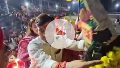 बाड़मेर: दशहरा पर्व गुरुवार शाम को बाड़मेर के आदर्श स्टेडियम में रावण दहन के साथ मनाया गया