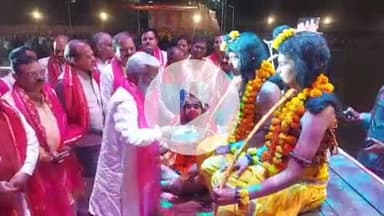 झांसी: क्राफ्ट मेला मैदान में जल शक्ति मंत्री स्वतंत्र देव सिंह ने बटन दबाकर रावण, मेघनाद और कुंभकरण का पुतला जलाया