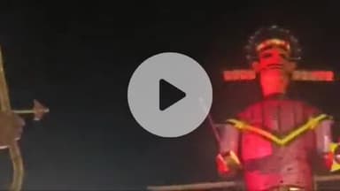 पीपलदा: इटावा कस्बे में धू धू कर हुआ अहंकार का अंत, 51 फीट के रावण दहन के साथ शुरू हुआ पांच दिवसीय दशहरा मेला