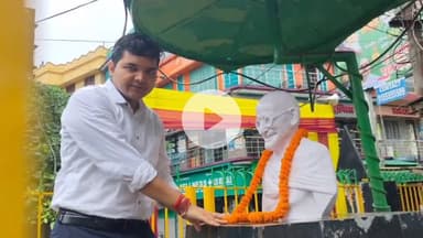 पाकुड़: गांधी जयंती पर डीसी, डीडीसी समेत अन्य पदाधिकारियों ने महात्मा गांधी की प्रतिमा पर किया माल्यार्पण #pakur #jayanti