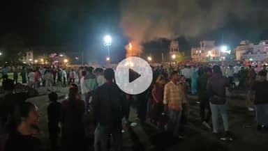 खंडवा नगर: खंडवा में आतिशबाजी के साथ हुआ रावण दहन, हजारों लोग जुटे