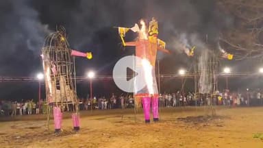 झांसी: रामलीला समिति द्वारा नगरा में रावण, मेघनाथ और कुम्भकर्ण के पुतलों का हुआ दहन, असत्य पर सत्य की जीत