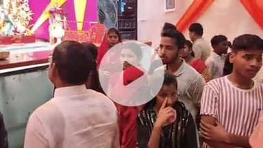 झाझा: महानवमी पर रात्रि विधायक दामोदर रावत ने रेलवे इंडियन इंस्टीट्यूट एवं अन्य पूजा पंडलों में जाकर माता का किया दर्शन