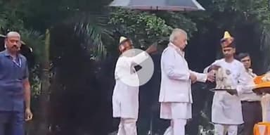 पटना ग्रामीण: गांधी जयंती पर सीएम नीतीश कुमार ने गांधी मैदान में महात्मा गांधी को श्रद्धांजलि दी