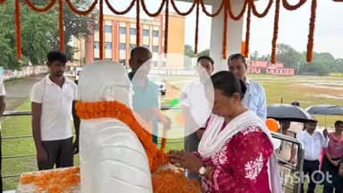 अरवल: गांधी जयंती पर गांधी मैदान, अरवल में माल्यार्पण कार्यक्रम आयोजित किया गया