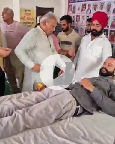 जगाधरी: गांधी जयंती पर कांग्रेस के पूर्व प्रत्याशी ने जिला कार्यालय में लगाया रक्तदान शिविर, लोगों ने किया रक्तदान