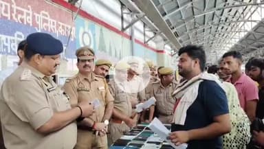 कानपुर: विजय दशमी के मौके पर जीआरपी ने लौटाई लोगों के चेहरे पर मुस्कान, बरामद किए गए चोरी हुए 311 फोन