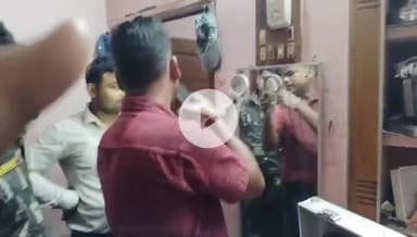 गिरिडीह: नगर थाना क्षेत्र के न्यू बरगंडा प्रोफेसर कॉलोनी में अज्ञात चोरों ने शिवनारायण पांडेय के घर में की चोरी