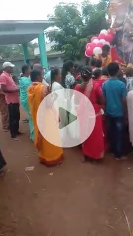 अभनपुर सकरी मे बड़ी संख्या में पूरे ग्रामवासी माता जी का विसर्जन करने पहुचे