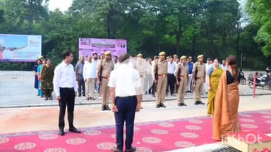 बागपत: कलेक्ट्रेट बागपत में गांधी-शास्त्री जयंती पर श्रद्धांजलि और ध्वजारोहण समारोह आयोजित