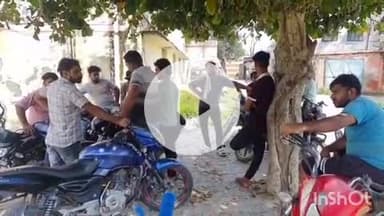 हाथरस: गांव जोगिया में अज्ञात परिस्थितियों में चारपाई पर मिला युवक का शव, पुलिस ने शव को पोस्टमार्टम के लिए भेजा