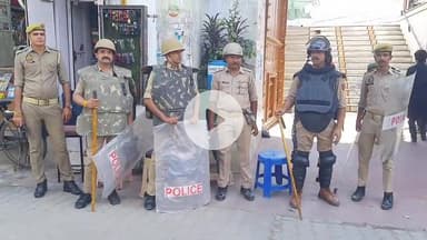 रामपुर: शुक्रवार को जामा मस्जिद में कड़ी सुरक्षा के बीच शांतिपूर्ण जुमे की नमाज़ अदा की गई