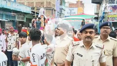 नूरसराय: नूरसराय में दुर्गा प्रतिमा विसर्जन के दौरान महिला श्रद्धालु हुईं भावुक