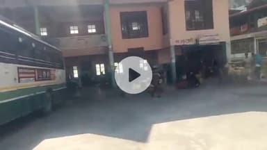 टापरी: किन्नौर के टापरी बस स्टेण्ड से सामाजिक कार्यकर्ता अजीत नेगी ने जारी किया वीडियो, कहा- बस सेवा सही रूप से नहीं मिल रही