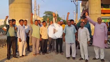 चूरू: पूनियां कॉलोनी आरओबी के नीचे सड़क निर्माण को लेकर प्रदर्शन, विकास मंच ने भ्रष्टाचार का लगाया आरोप