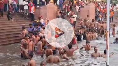 करनैलगंज: करनैलगंज में भक्तिमय माहौल के बीच दुर्गा प्रतिमाओं का विसर्जन शुरू