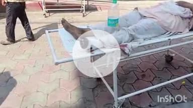 कोल: देहलीगेट में सड़क पर हुए गड्ढे के कारण ई-रिक्शा पलटी, हादसे में मां-बेटी गंभीर घायल, अस्पताल में भर्ती