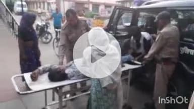 हाथरस: हाथरस जंक्शन के गांव बबुल के पास मोपेड और बाइक की टक्कर में वृद्ध महिला, दो युवक और बच्ची घायल, एक को रैफर किया