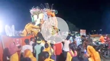 बहराइच: शहर सहित जनपद में भारी बारिश के बीच मां दुर्गा प्रतिमाओं का विसर्जन शुरू, सुरक्षा को लेकर प्रशासन अलर्ट