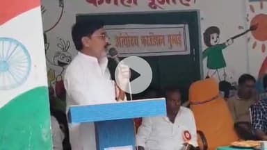 फरेंदा: मोहनगढ़ पीएम श्री विद्यालय में छात्राओं को साइकिल वितरण, पूर्व विधायक बजरंग बहादुर सिंह रहे उपस्थित