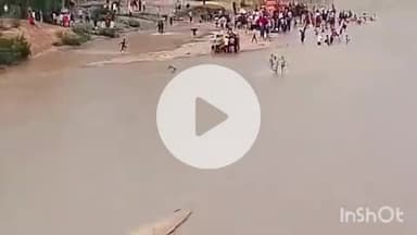 ब्यौहारी: बनास नदी में देर शाम तक दुर्गा प्रतिमा विसर्जन, उमड़ी भीड़, पुलिस तैनात