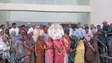 सागर नगर: वेतन न मिलने पर नगर निगम के सफाई कामगारों ने किया निगम का घेराव, आयुक्त को सौंपा ज्ञापन