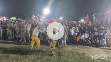 छिबरामऊ: विशुनगढ़ रोड रामलीला मैदान में भगवान श्री राम और रावण के बीच हुए युद्ध में बुराई पर अच्छाई की जीत, गूंजे जय कारे