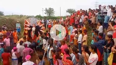 गोरौल: आदमपुर गांव में माता दुर्गा की प्रतिमा का विसर्जन किया गया