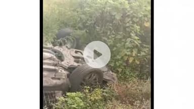 खंडवा नगर: खंडवा: सुरगांव जोशी में खाई में गिरी कार, बड़ा हादसा टला, चालक बाल-बाल बचा