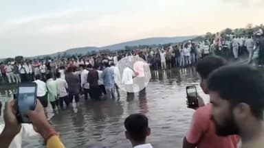 खंडवा नगर: खंडवा हादसा: ढलान पर ट्रैक्टर न्यूट्रल करने से पलटा, एक पंक्चर हुआ तो दूसरा बुलाया था