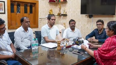 कोडरमा: केंद्रीय मंत्री अन्नपूर्णा देवी ने वॉकथॉन कार्यक्रम के टी-शर्ट का विमोचन किया, विकास पर भी चर्चा हुई