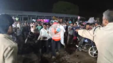 मक्सूदनगढ़: मक्सूदनगढ़ में रावण के पुतले में नशे में एक युवक ने आग लगाने की, कोशिश की, घटना का वीडियो हुआ वायरल