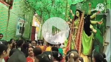 परवलपुर में दुर्गा प्रतिमा विसर्जन में महिलाओं की आँखें हुईं नम
