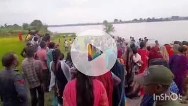 ब्यौहारी: पपौंध के दुहरा घाट में दुर्गा प्रतिमाओं का विसर्जन जारी, मौके पर पुलिस तैनात