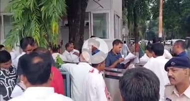 पटना ग्रामीण: मुख्यमंत्री नीतीश कुमार की अध्यक्षता में सीएम आवास पर बैठक, संभावित उम्मीदवारों के साथ हुई चर्चा