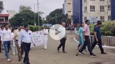 सागर नगर: बुंदेलखंड मेडिकल कॉलेज में स्वच्छता पखवाड़े के अंतिम दिन स्वच्छता जागरूकता रैली निकाली गई, सभी कर्मचारी शामिल हुए