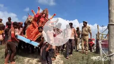 बिधूना: बेला क्षेत्र में शांतिपूर्ण तरीके से किया जा रहा मूर्ति विसर्जन, भारी संख्या में पुलिस फोर्स तैनात