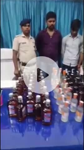 कोडरमा: कोडरमा स्टेशन पर अवैध शराब के साथ दो लोग गिरफ्तार