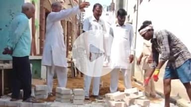 चरखी दादरी: चरखीदादरी वार्ड नं 11 के पार्षद विनोद वाल्मिकी ने कबीर नगर में नवनिर्मित गली का निरीक्षण किया, समाधान का आश्वासन दिया