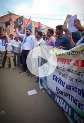 बाड़मेर: विनोद जाखड़ की गिरफ्तारी के विरोध में कांग्रेस और NSUI कार्यकर्ताओं ने सड़कों पर किया प्रदर्शन, सीएम का पुतला फूंका