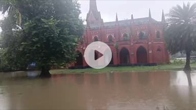 आरा: हनुमान मंदिर के पास नाले का पानी बना मुसीबत, मूसलाधार बारिश से पूरे शहर में जलजमाव, अंडरग्राउंड दुकानों में घुसा पानी
