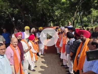 ਲੁਧਿਆਣਾ ਪੂਰਬੀ: ਦੁਗਰੀ 99 ਲੱਖ 47 ਹਜਾਰ ਦੀ ਲਾਗਤ ਨਾਲ ਬਣਨ ਵਾਲੀ ਸੜਕ ਦਾ ਵਿਧਾਇਕ ਕੁਲਵੰਤ ਸਿੰਘ ਸਿੱਧੂ ਵੱਲੋਂ ਕੀਤਾ ਗਿਆ ਉਦਘਾਟਨ