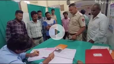 बांसवाड़ा: शहर के पुलिस लाइन के पास पिकअप अनियंत्रित होकर बिजली के पोल से टकराई, चालक की मौत, शव को मोर्चरी में रखा गया