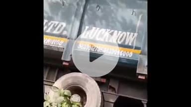 करनैलगंज: आर्य नगर के राम बाजार के पास तेज रफ़्तार डंपर ने बाइक को टक्कर मारी, चार युवक गंभीर रूप से घायल