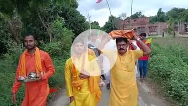 जौनपुर: ग्राम पंचायत गैरीखुर्द में श्री मद्भागवतकथा ज्ञान यज्ञ शुरू होने से पहले निकाली गई भव्य कलश यात्रा