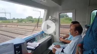 झांसी: उत्तर मध्य रेलवे के महाप्रबंधक ने झांसी-ललितपुर खंड का निरीक्षण किया, दिए आवश्यक निर्देश