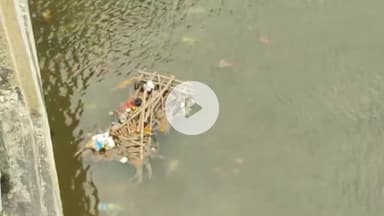 बदलापुर: शाहपुर में बने कुंड के बजाय नदी में प्रवाहित हुई मूर्तियां, वीडियो आया सामने